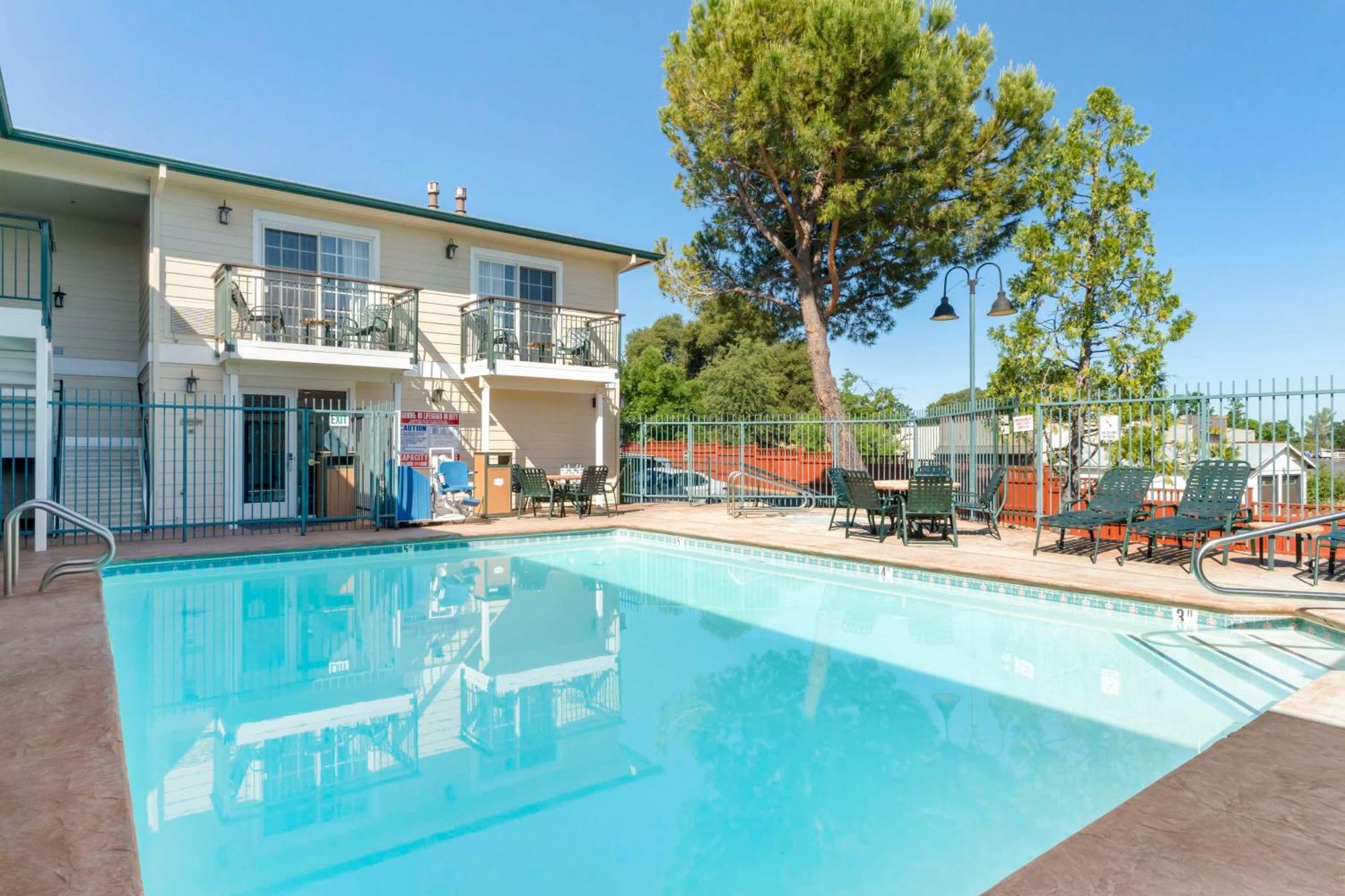 Best Western Cedar Inn & Suites Angels Camp Dış mekan fotoğraf